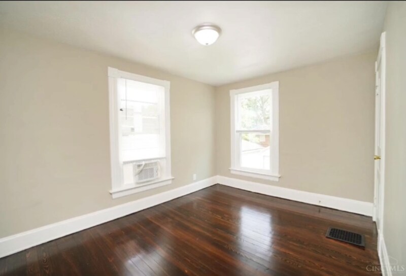 Building Photo - 124 Eaton Ave