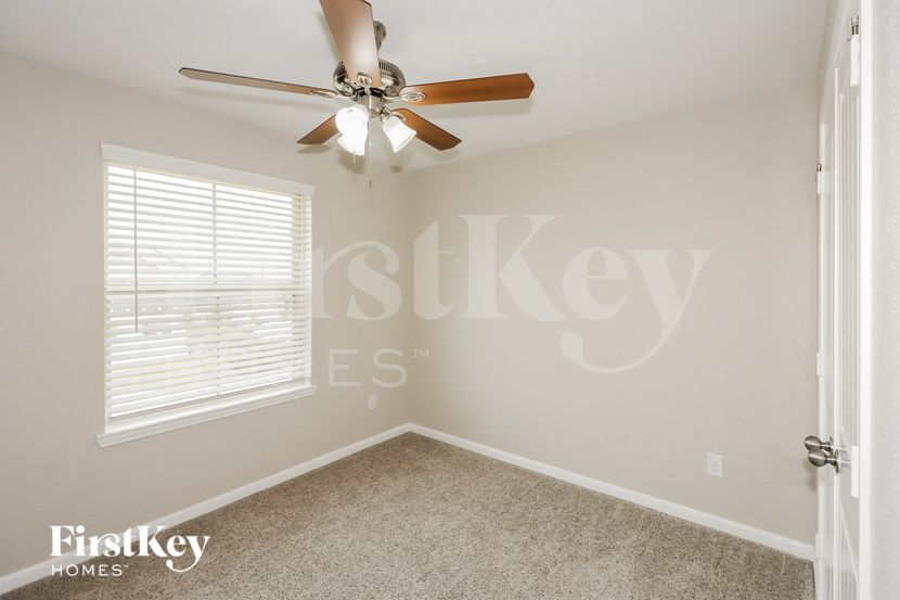 Building Photo - 1409 Woods Lake Ct