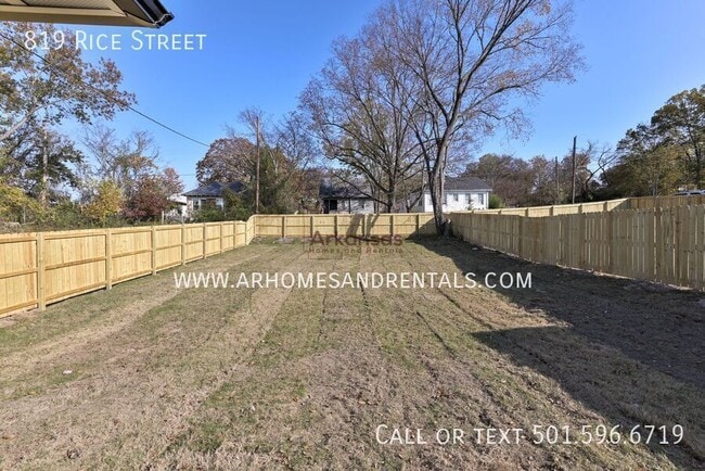 Building Photo - 819 Rice St