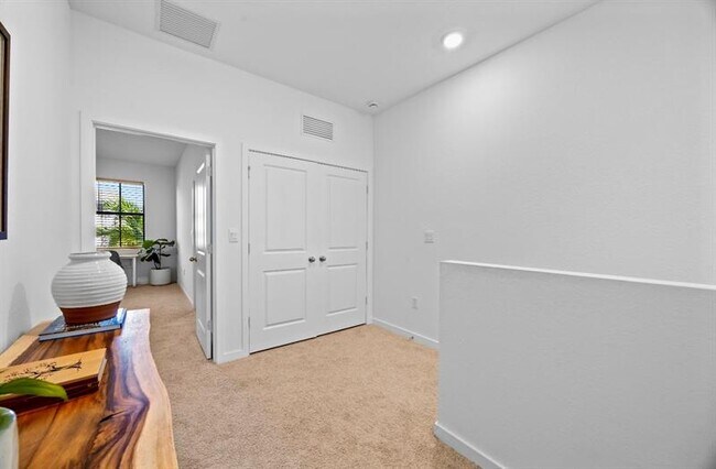Building Photo - 369 NW 8th Ct