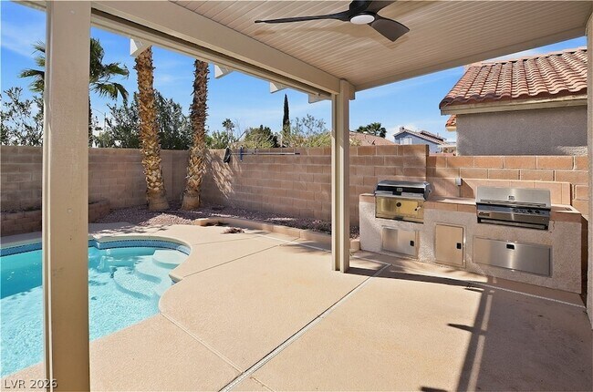 Building Photo - 7709 Kalmalii Ave