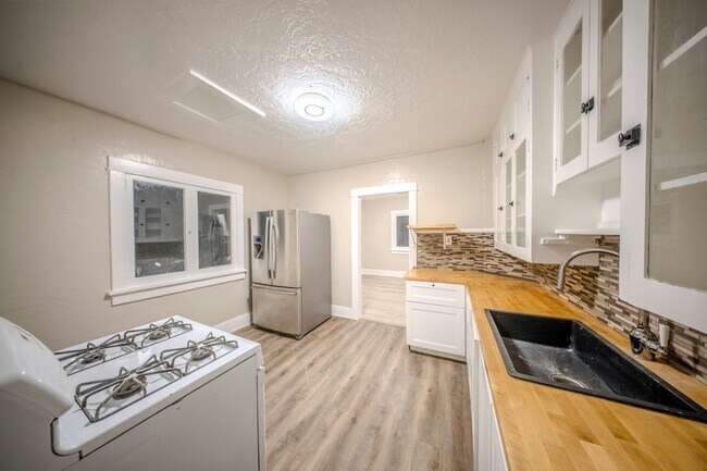 Building Photo - 520 E 300 S