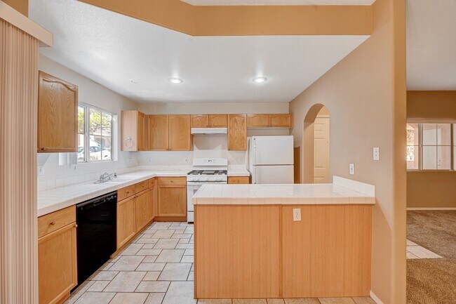 Building Photo - Beautifully Designed 2 Bedroom Condo in North Summerlin!