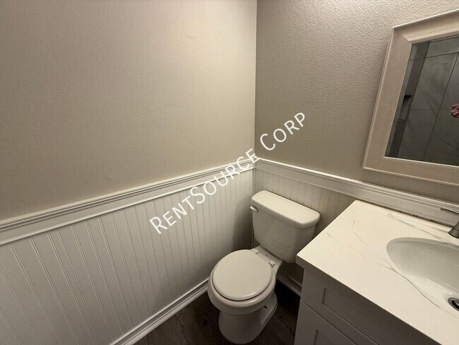 Building Photo - 40055 Castana Ln