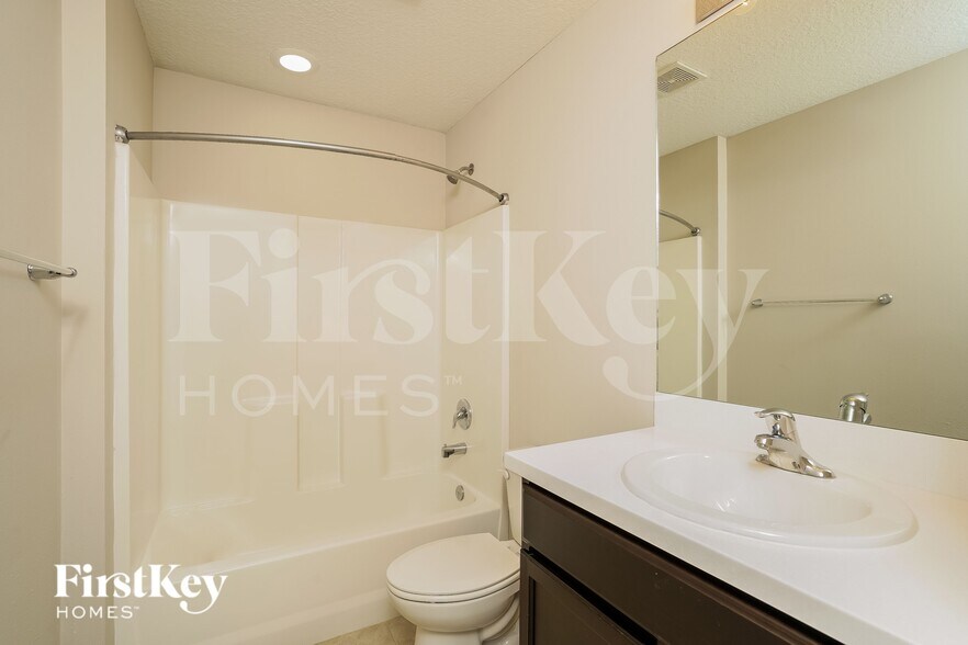 Building Photo - 4285 SW Walker St