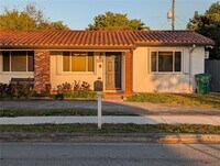 Building Photo - 1037 SW 76th Ave