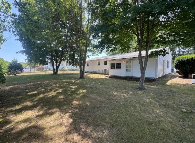 Building Photo - 20 Mariette Dr