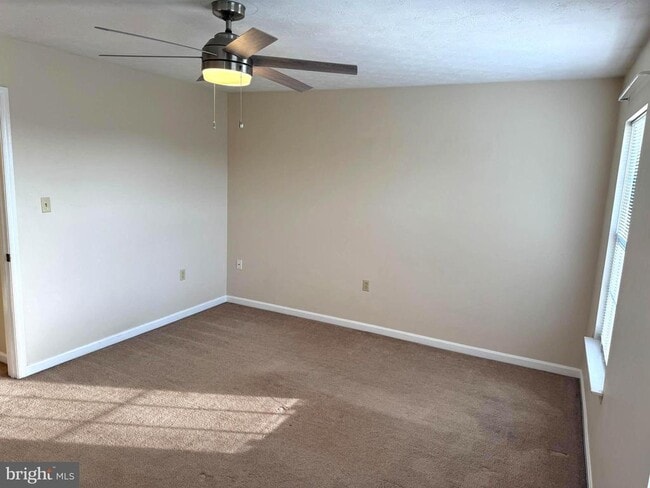 Building Photo - 307 Willowbrook Ct