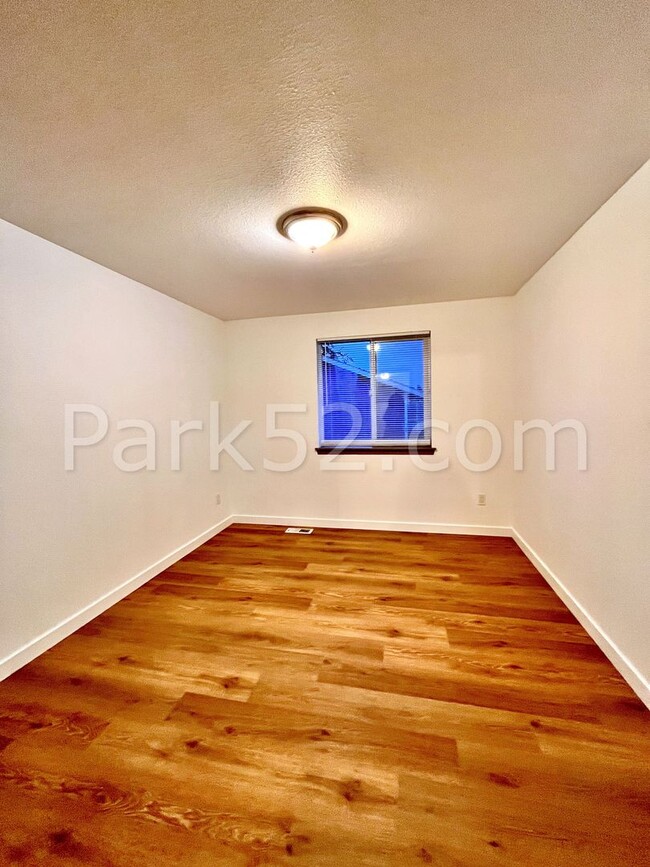 Building Photo - Remodeled 4 Bed 2.5 Bath Tacoma Single Fam...