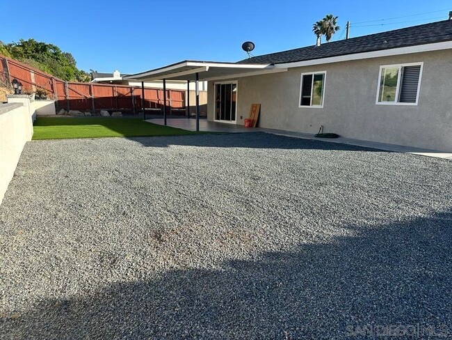 Building Photo - 7684 Meadowbrook Ct