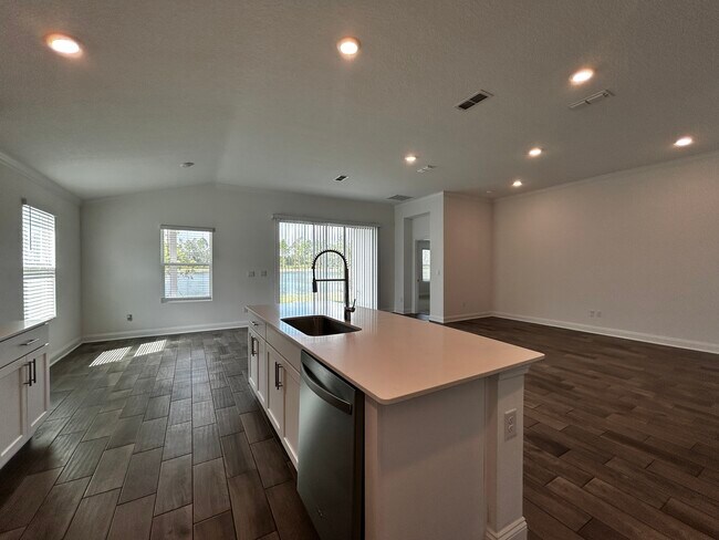 Building Photo - 249 Zancara St