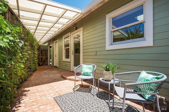 Building Photo - 4 Belle Ave