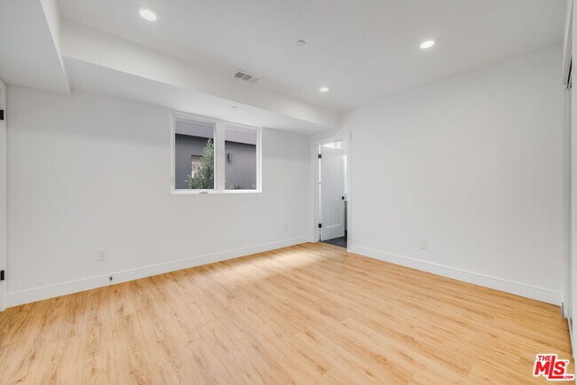 Building Photo - 1433 S Crescent Heights Blvd