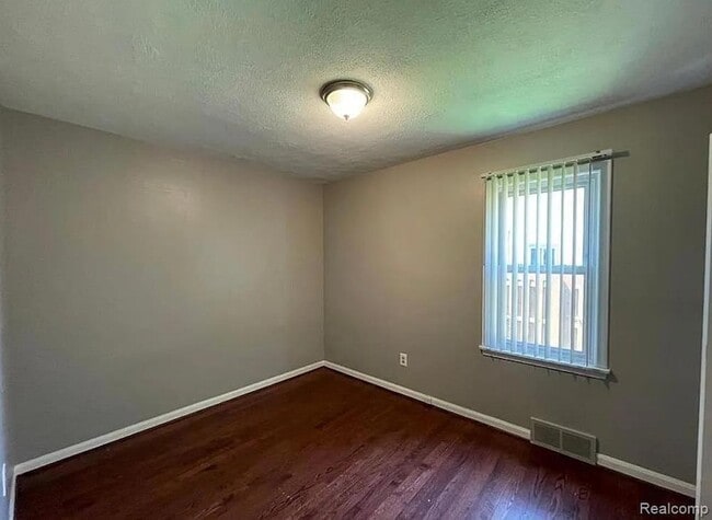 Building Photo - 902 E Windemere Ave