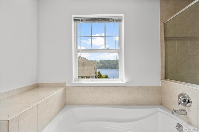 Building Photo - 402 Waterview Dr