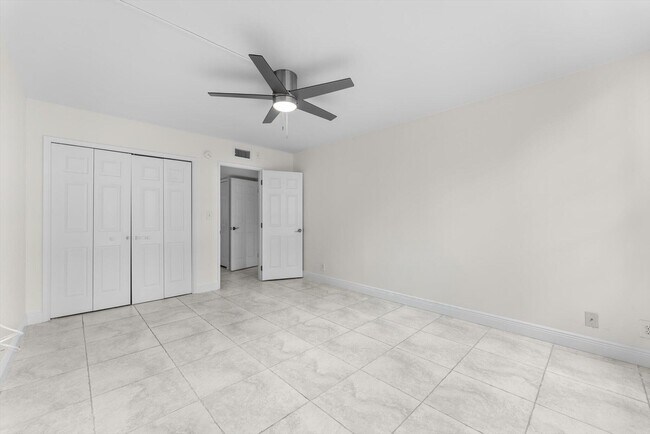 Building Photo - 4240 Oaks Terrace