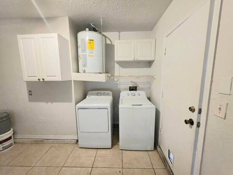 Building Photo - 569 E Ridge Cir N