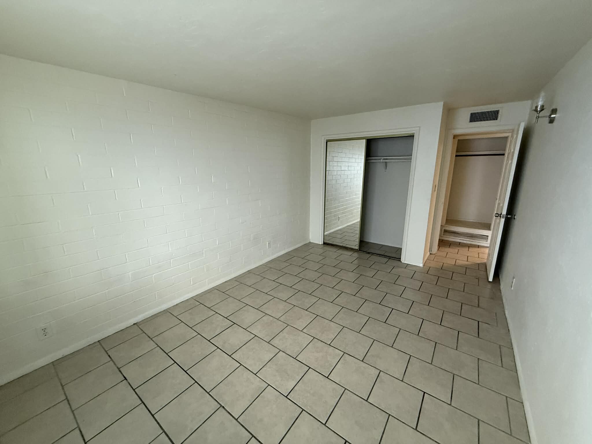 Building Photo - 5425 E 30th St