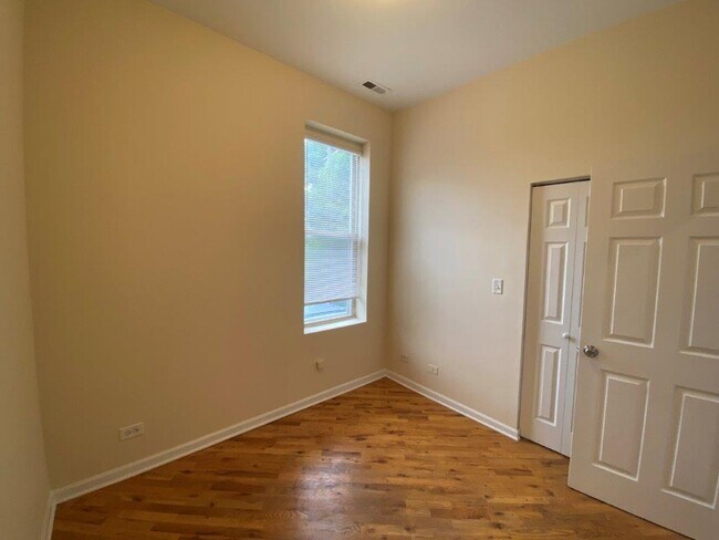 Building Photo - 2300 S Ridgeway Ave