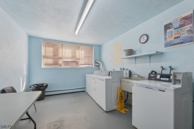 Building Photo - 94 Park Ave