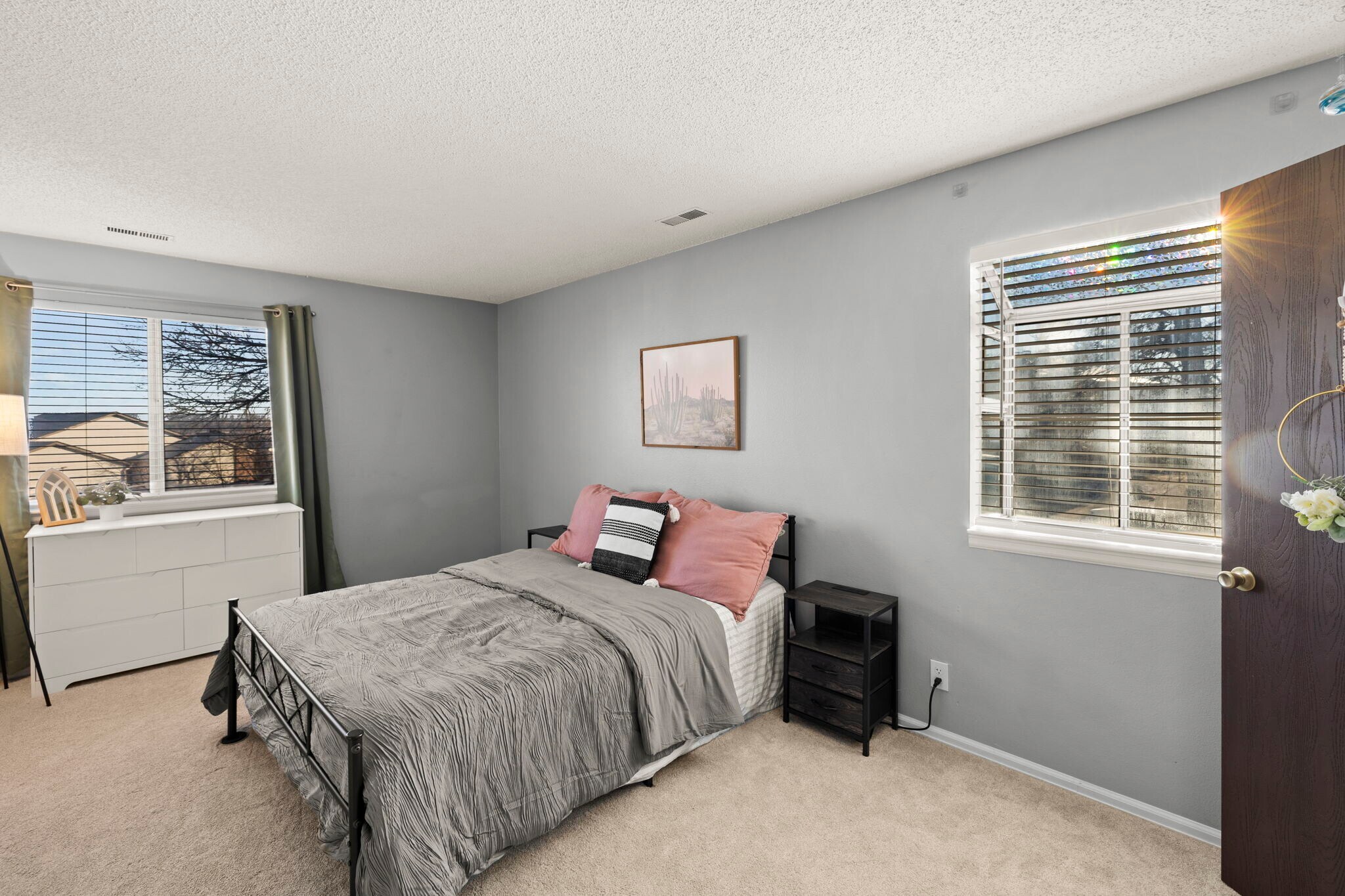 Building Photo - 814 Tenderfoot Hill Rd