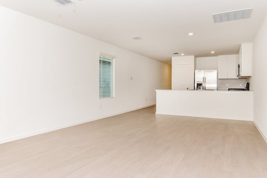 Building Photo - 1024 Calley Pear Trl