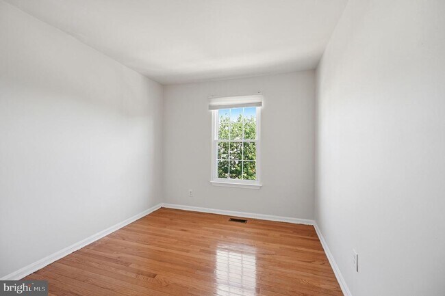 Building Photo - 7676 Helmsdale Pl