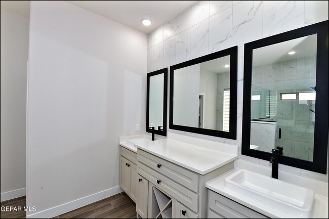 Building Photo - 13868 Paseo Perlas Dr