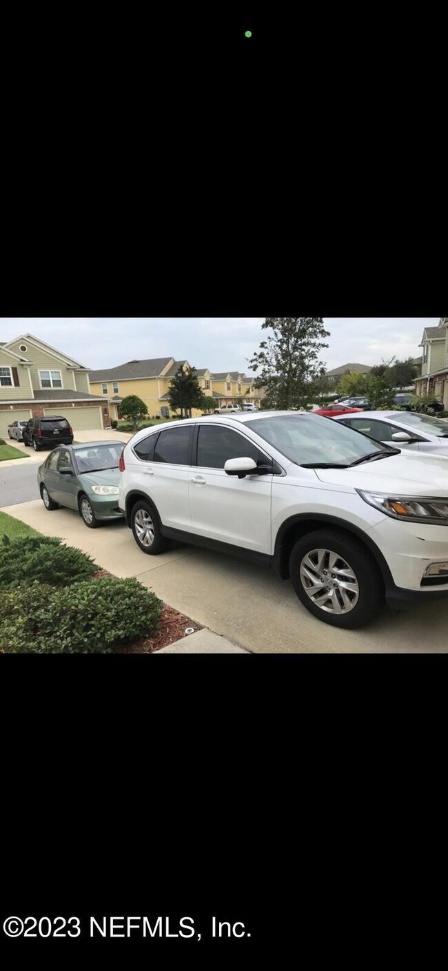 Building Photo - 6801 Roundleaf Dr