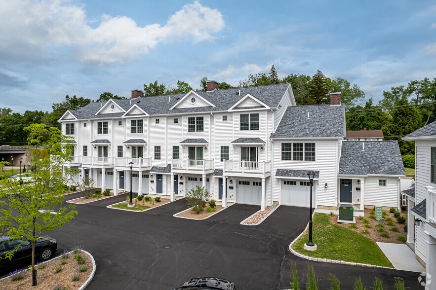 Primary Photo - Townhomes at Colonial Village
