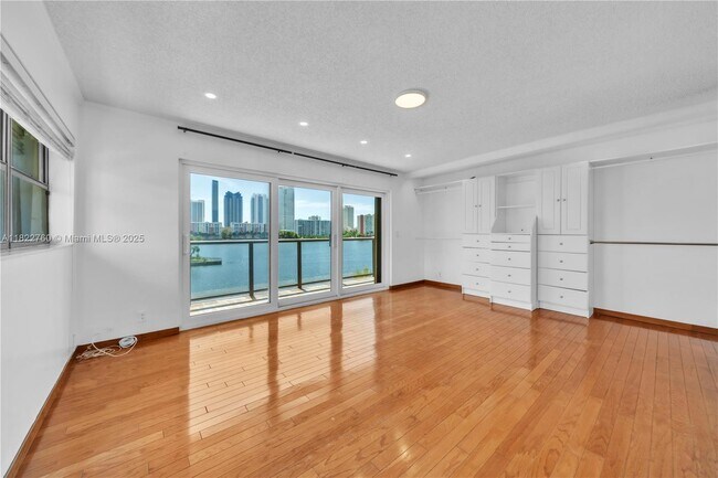 Building Photo - 4000 NE 168th St