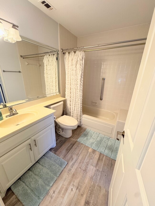 Building Photo - 9809 Lakewood Ct