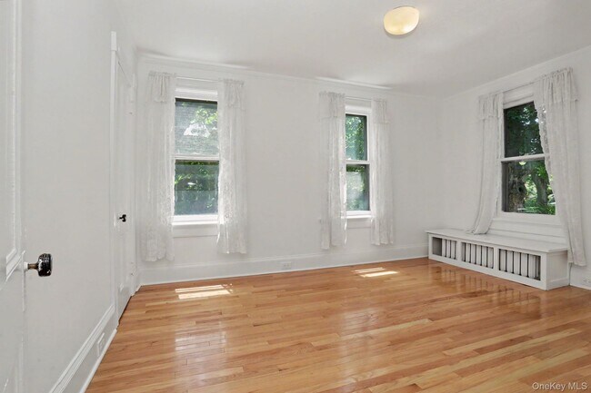 Building Photo - 71 Grand St