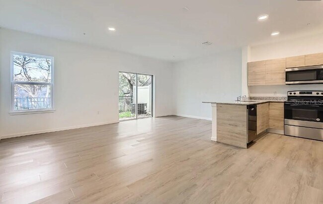 Building Photo - 1213 Southstation Pl