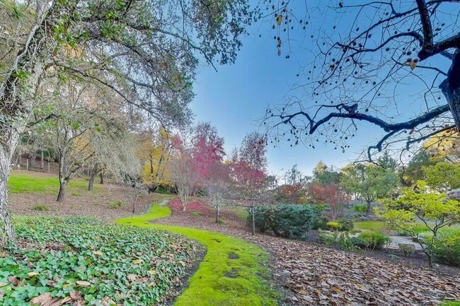 Building Photo - 28 Meadow Rd