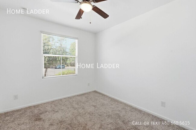Building Photo - 3234 E Dogwood Pl