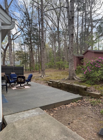 Large deck for relaxing and hosting - 4700 Cornwall Pl
