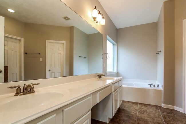 Building Photo - 20746 Oakhurst Trails Dr