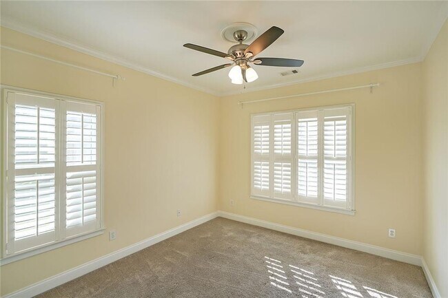 Building Photo - 2675 Rosalyn Ln