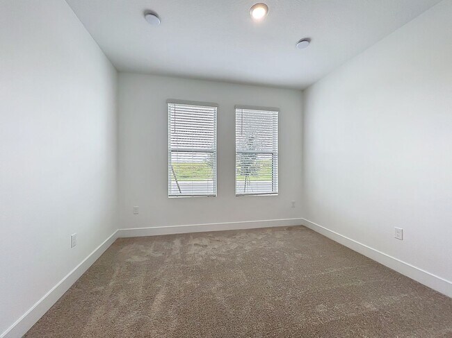 Building Photo - 15465 Hamlin Pk Dr