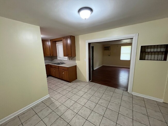 Building Photo - 951 Celia Dr