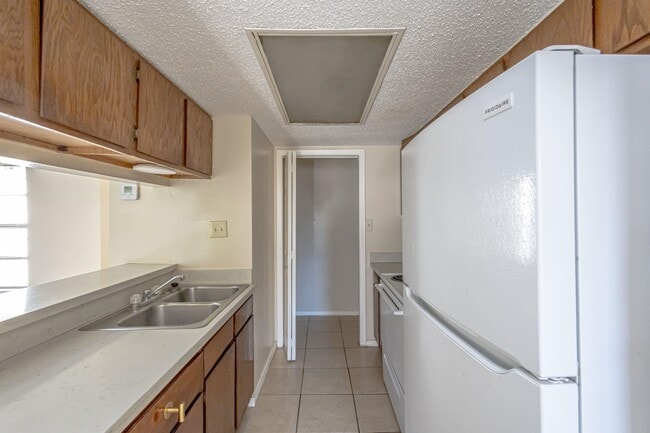 Building Photo - 100 Hillside Rd