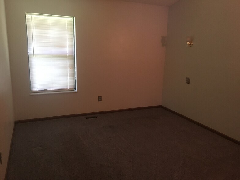 Building Photo - 613 Pepper Ridge Ct