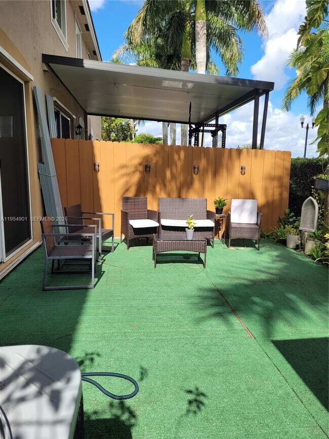 Building Photo - 1015 SE 24th Terrace