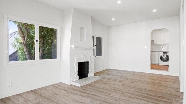 Building Photo - 833 Bridgeway