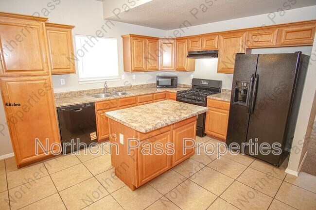 Building Photo - 10790 Adin St