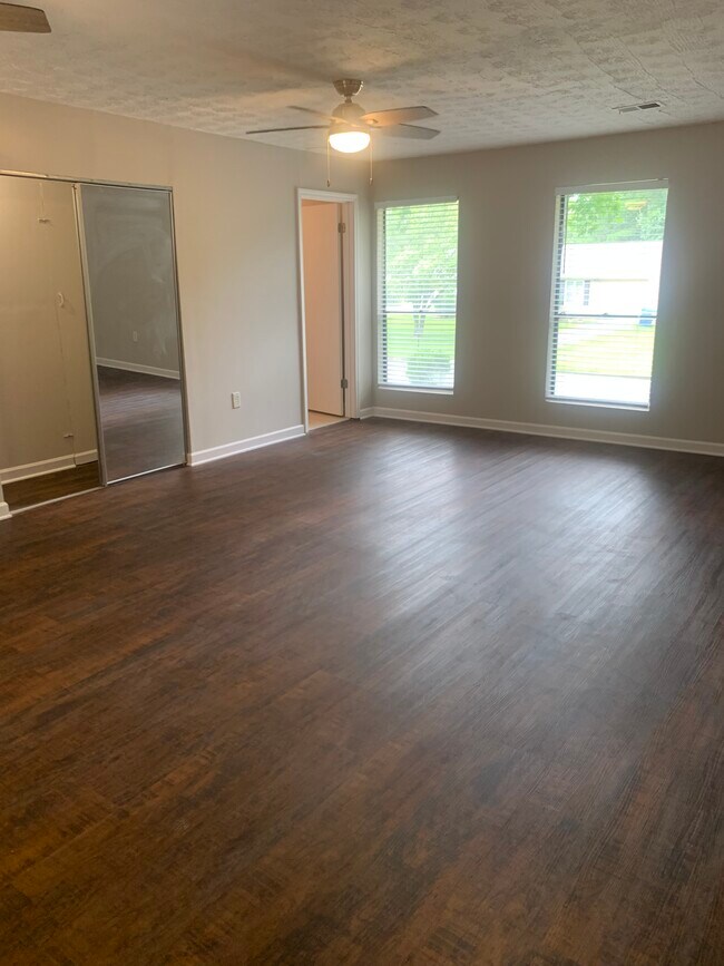 Building Photo - 7095 Birling Dr