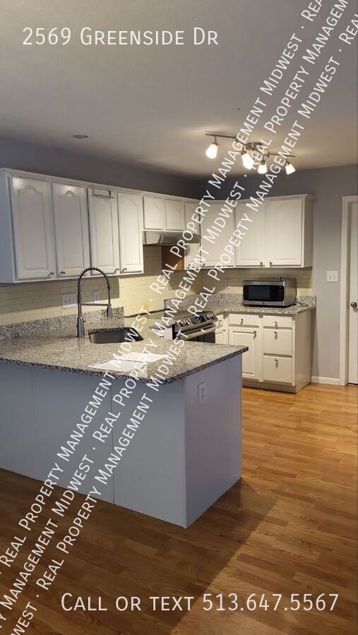 Building Photo - 2569 Greenside Dr