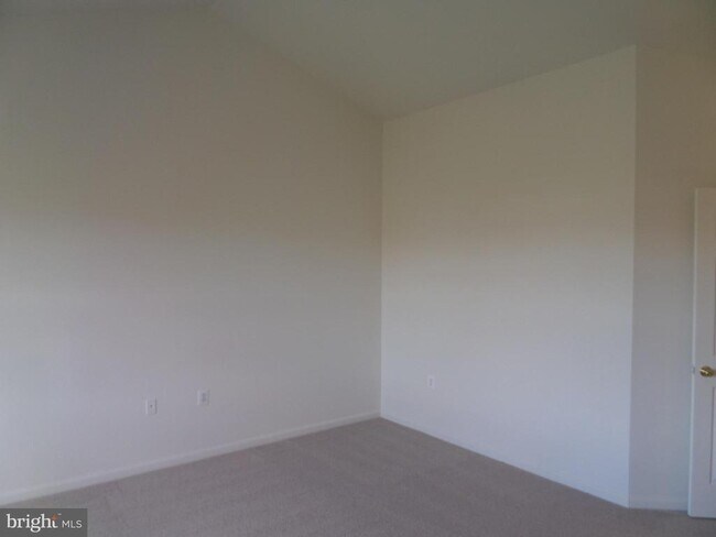 Building Photo - 836 Linfield Terrace NE