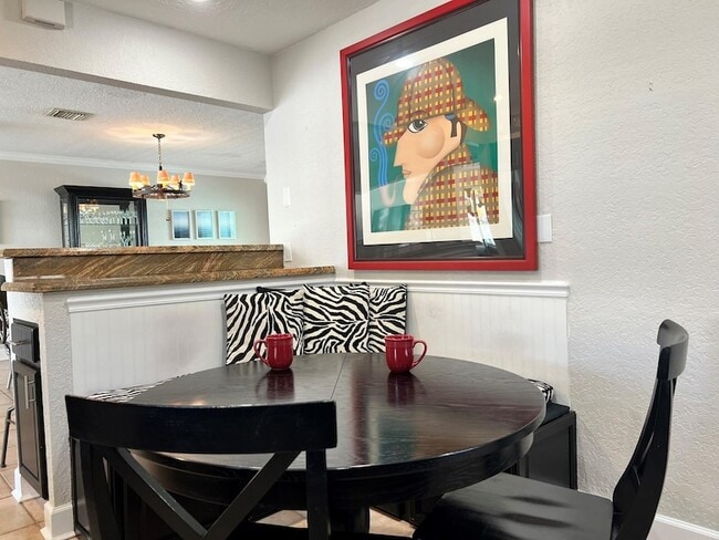 Building Photo - 2725 SE 2nd Ct